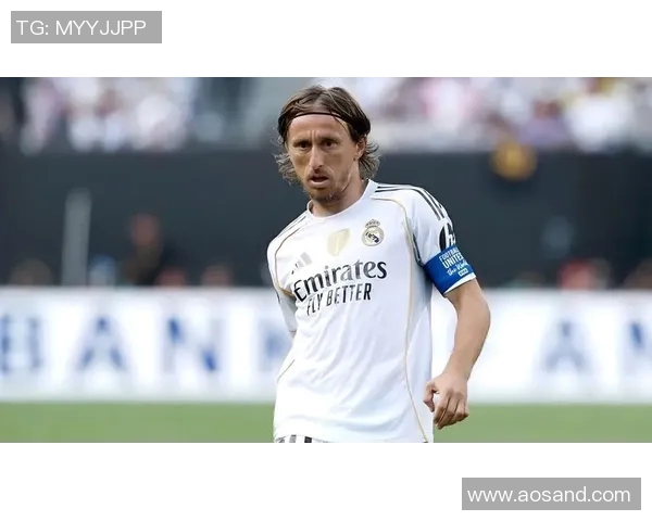 莫德里奇回到米兰探望青训小球员展现关怀与支持